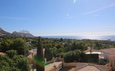 Sonnige mediterranische Villa mit schöner Aussicht in der Nähe des Altea Golf Clubs.